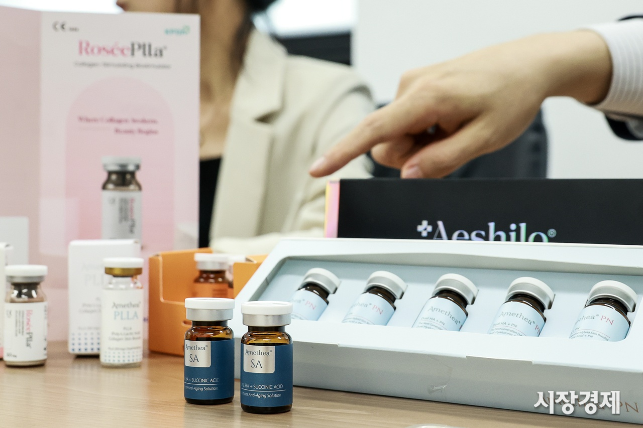 박 상무에 따르면 넥스벨바이오텍은 현재 독자 기술인 AHCT(AI HA Compound Technology)를 적용한 비가교 HA 스킨부스터 '에스하이로(Aeshilo)'를 개발하고 있다. 의료기기 임상 진행과 함께 화장품 브랜드 '아미띠아(Amethea)' 사업도 전개 중이다. 사진=시장경제DB